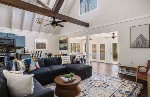 Shenandoah House | Serene Riverfront Retreat with Hot Tub and Kayaks Awaits