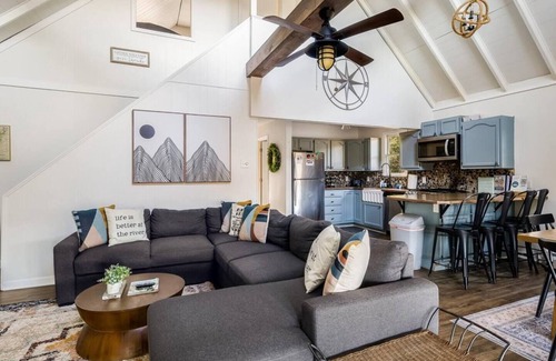 Shenandoah House | Serene Riverfront Retreat with Hot Tub and Kayaks Awaits