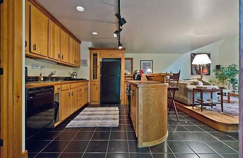 South Casco House | Secluded Retreat: Spa, Hot Tub & Family-Friendly Amenities