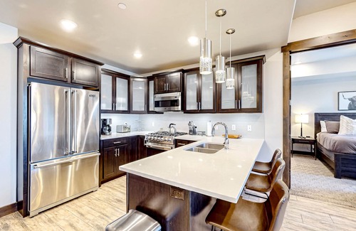 Park City House | Elevated Condo with Pool, Hot Tub & Mountain Views