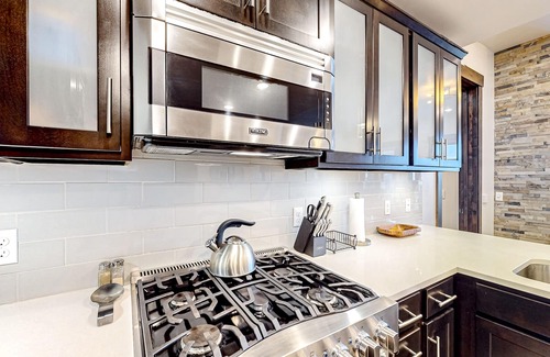 Park City House | Elevated Condo with Pool, Hot Tub & Mountain Views