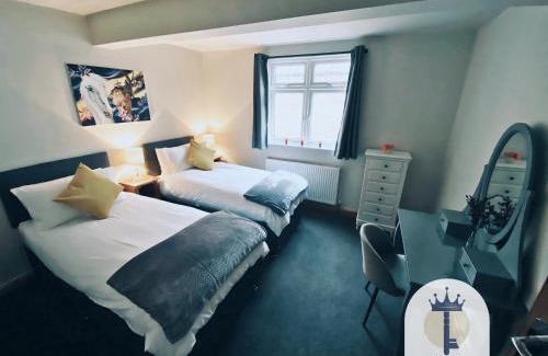 Hillingdon House | Elegant Self-Contained Cottage Perfect for Families