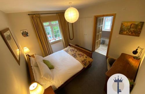Hillingdon House | Elegant Self-Contained Cottage Perfect for Families