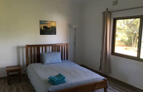 Lusaka House | Cozy Serviced Home for 6 with Inviting Garden Retreat