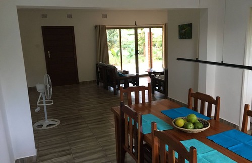 Lusaka House | Cozy Serviced Home for 6 with Inviting Garden Retreat