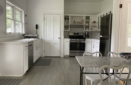 Sagaponack House | Hamptons Retreat: Private Setting with Tennis Court & Pool