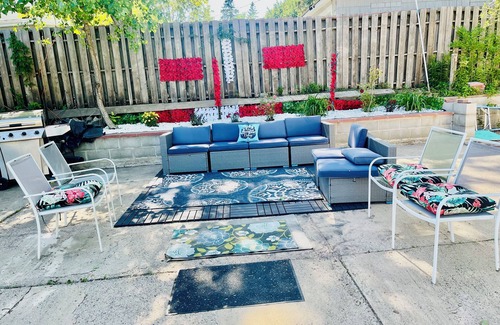 St. Paul House | Ideal Venue for Parties Near 3M with Breakfast Included