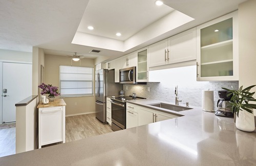 Siesta Key Condo | Scenic Siesta Key Condo with Free Boat Dock & Bay Views