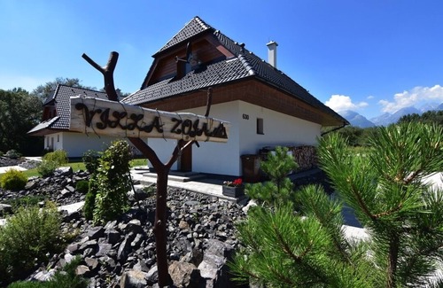 Stara Lesna Cottage | Scenic Family Getaway with Pool and Breathtaking Views