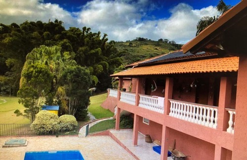 Andradas House | Scenic Retreat in Serra da Mantiqueira with Pool & Spa