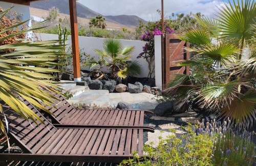 Urbanizacion Famara House | Picturesque Bungalow with Ocean Views and Lush Garden