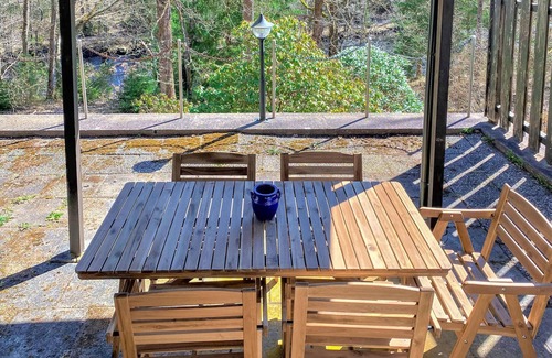 Halmstad House | Cozy Cottage Retreat in Nature – Pet Friendly & Scenic Views