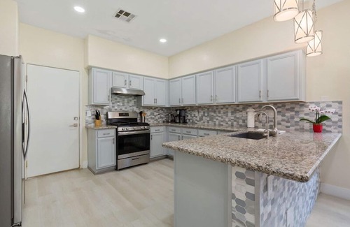 Rhodes Ranch House | Chic Smart Home in Las Vegas - Guest Rated 9.8/10