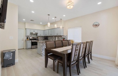 Rhodes Ranch House | Chic Smart Home in Las Vegas - Guest Rated 9.8/10