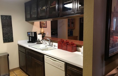 Mammoth Lakes Condo | Cozy Snowcreek Condo with Loft & Pet-Friendly Amenities