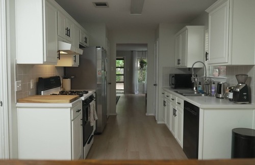 Austin House | Pet-Friendly South Austin Retreat with Gym and Sauna