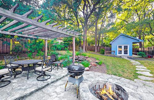 Bouldin House | Delightful Retreat at Beautiful South - Family & Pet Friendly