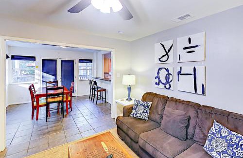 Bouldin House | Delightful Retreat at Beautiful South - Family & Pet Friendly