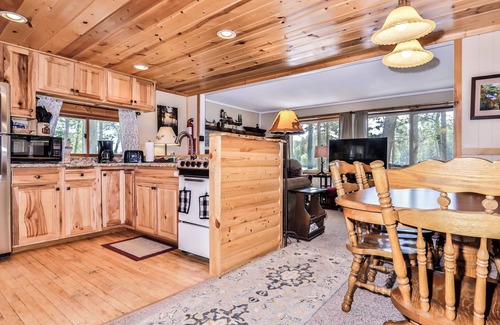 St Germain Cabin | Inviting Lake View Retreat with Breakfast and Pet-Friendly Perks