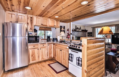 St Germain Cabin | Inviting Lake View Retreat with Breakfast and Pet-Friendly Perks