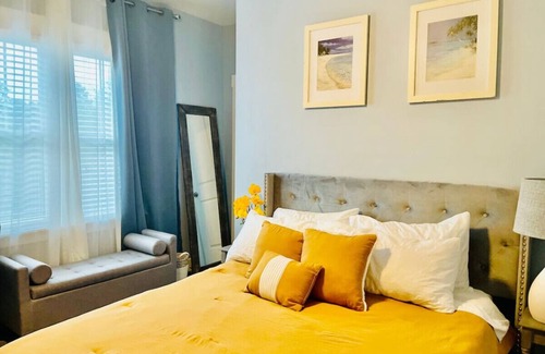 Lincolnville House | Charming Southern Retreat with Pool & Breakfast Included