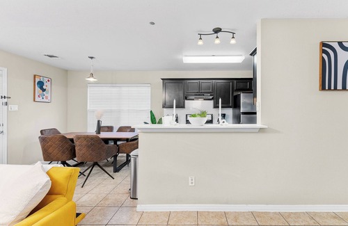 Franklin Park House | Beautiful Space - Nice yard - 10 min from DT