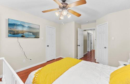 Franklin Park House | Beautiful Space - Nice yard - 10 min from DT
