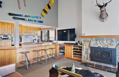Hotham Heights House | Top-Rated Ski Chalet with Child-Friendly Amenities