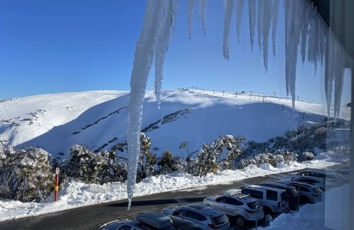Hotham Heights House | Top-Rated Ski Chalet with Child-Friendly Amenities