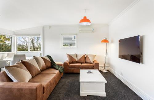 Mount Eden House | Family-Friendly 3BR Retreat with Perfect 10/10 Rating