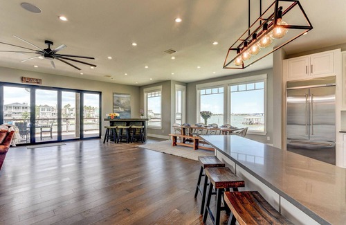 Clear Lake Shores House | Beautiful spacious 4 bedroom house on the lake. Gorgeous pool and amazing views!