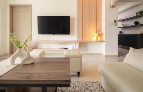 Daan Apartment | Elegant 5-Bedroom Retreat Near Zhongxiao Dunhua MRT