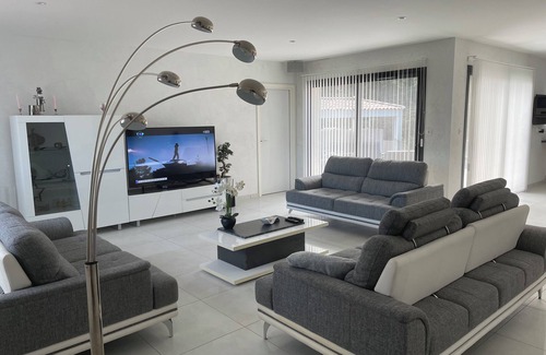 Rocbaron House | Beautiful, spacious and bright villa