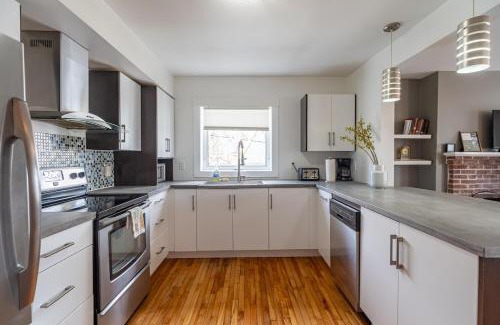 Bedford Apartment | Elegant Apt #101 - Family-Friendly Stay with High Ratings