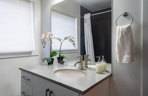 Bedford Apartment | Beautiful & Spacious Apt AC, Unit 1