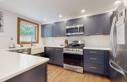 Plymouth Condo | Inviting Condo with Pool & Lake Access Near Ski Resorts
