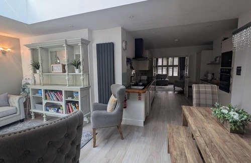 Boscombe Apartment | Top-Rated Seaside Apartment with Family & Pet Amenities