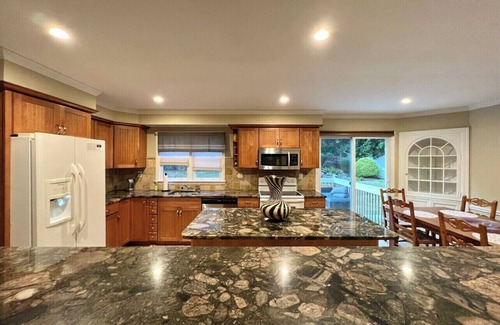 Stamford House | Inviting Downtown Stamford Home: Pet-Friendly & Spa Amenities