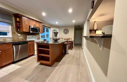 Stamford House | Inviting Downtown Stamford Home: Pet-Friendly & Spa Amenities