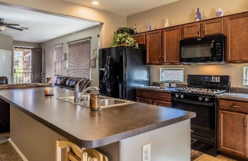 Tucson House | Welcoming Home Near Freeway and Airport with Pool