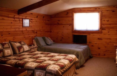 Edgemont Cabin | Inviting 6-Bedroom Lodge with Family-Friendly Amenities