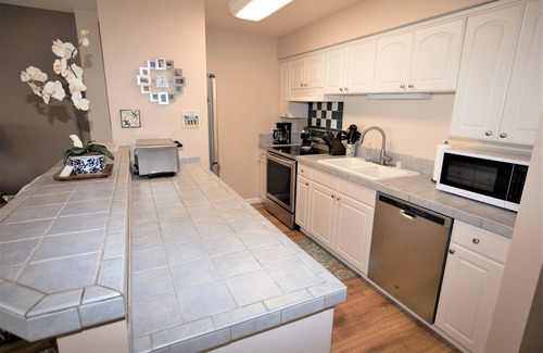 Wailua House Lots Condo | Oceanfront Condo on Wailua Bay - Guest Rated 10/10