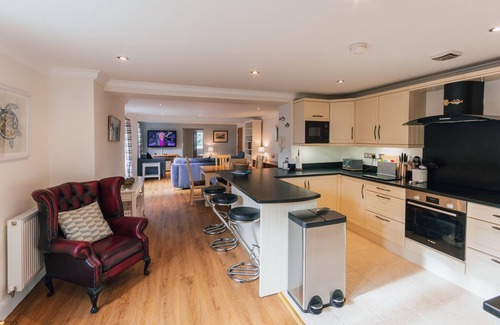 Mundesley Apartment | Inviting Oceanfront Retreat Steps from North Norfolk Beach