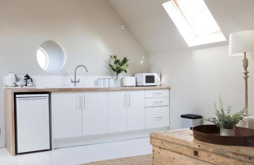 Emberton Apartment | Idyllic Rural Retreat: 10/10 Guest Rated Annex Stay
