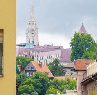 Vizivaros Apartment | Cozy Szasz Buda Villa Apartment by Historic Buda Castle