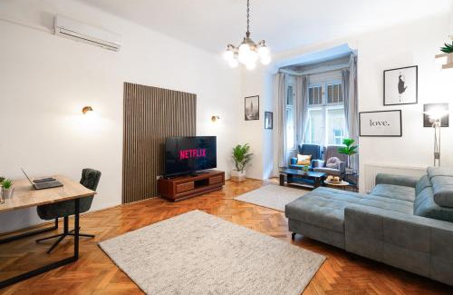 Vizivaros Apartment | Cozy Szasz Buda Villa Apartment by Historic Buda Castle