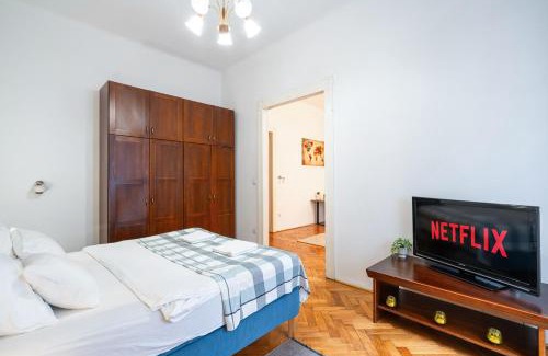 Vizivaros Apartment | Cozy Szasz Buda Villa Apartment by Historic Buda Castle