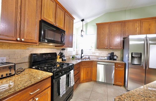 Flower Mound House | Beautiful spacious home with heated spa and heated pool