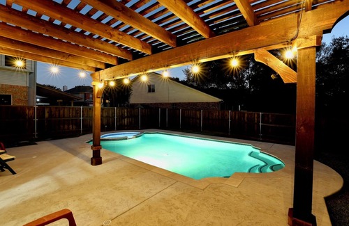 Flower Mound House | Beautiful spacious home with heated spa and heated pool