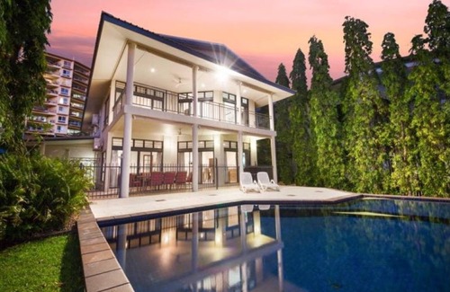 Cullen Bay House | Inviting Waterfront Home at Cullen Bay Marina with Pool